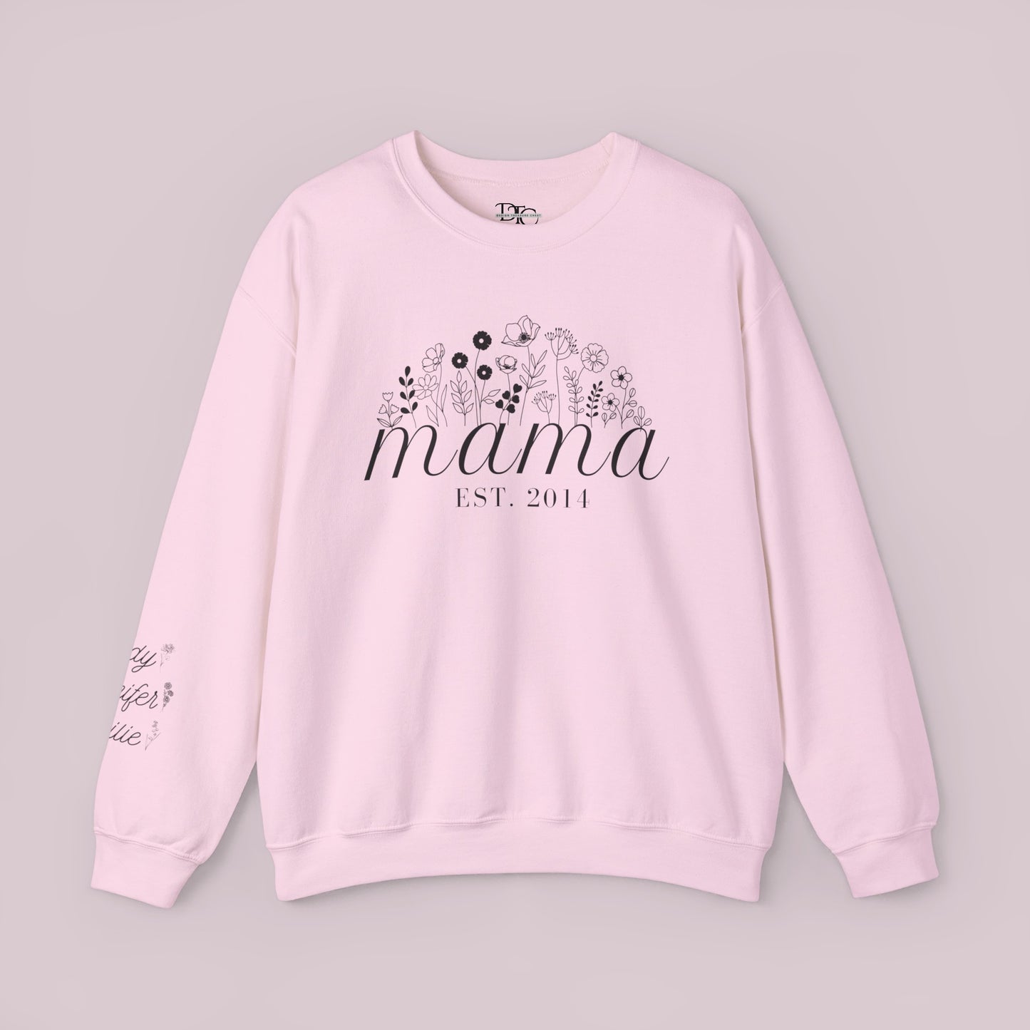 Sudadera personalizada con flores de nacimiento de mamá y nombres de niños en la manga