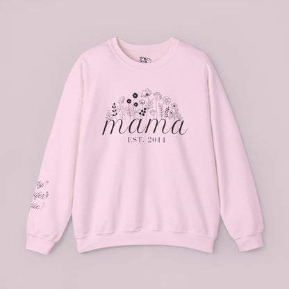 Sudadera personalizada con flores de nacimiento de mamá y nombres de niños en la manga