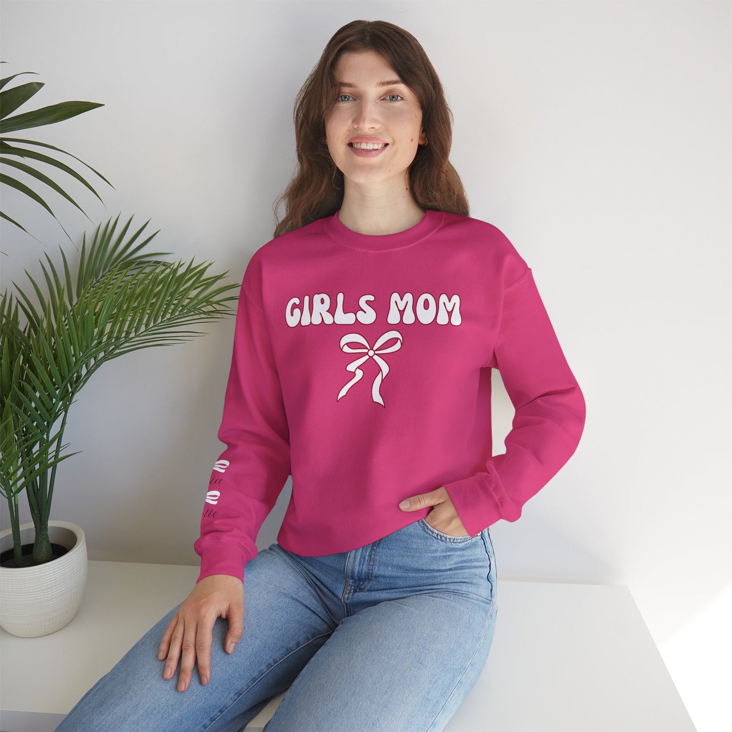 Sudadera personalizada Girls Mom con nombres de niños en la manga