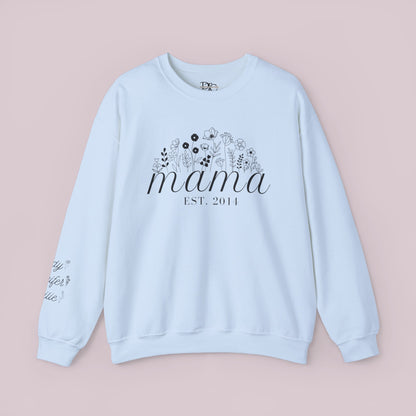 Sudadera personalizada con flores de nacimiento de mamá y nombres de niños en la manga