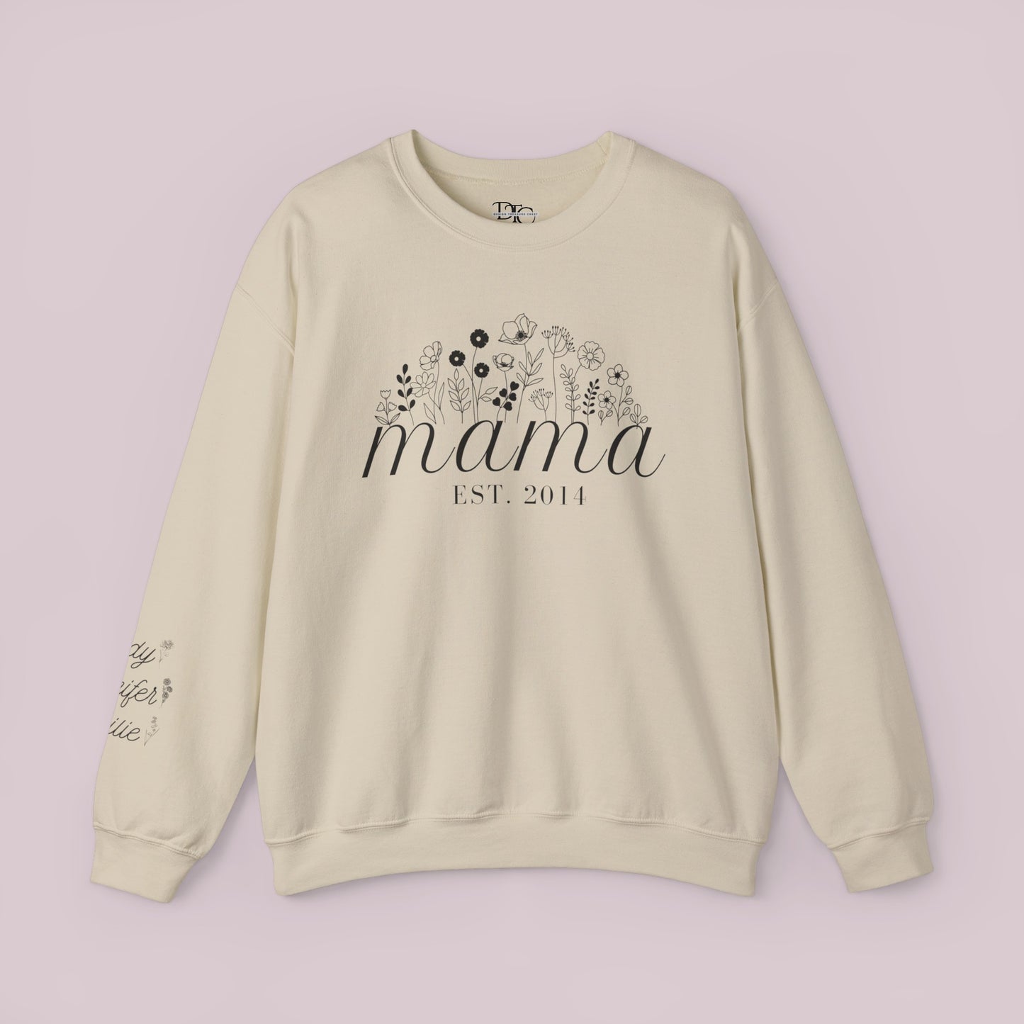 Sudadera personalizada con flores de nacimiento de mamá y nombres de niños en la manga