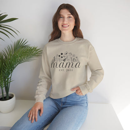 Sudadera personalizada con flores de nacimiento de mamá y nombres de niños en la manga