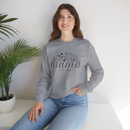 Sudadera personalizada con flores de nacimiento de mamá y nombres de niños en la manga