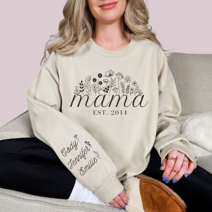 Sudadera personalizada con flores de nacimiento de mamá y nombres de niños en la manga